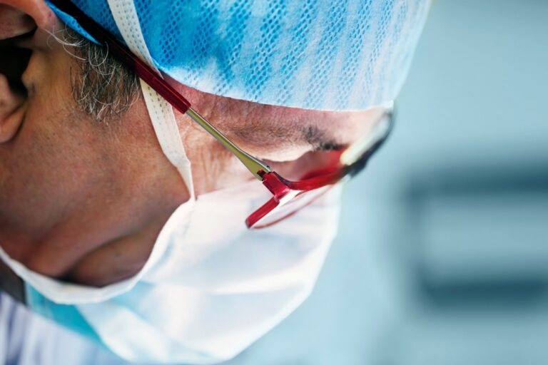 AOphthalmologySurgeonCloseupOphthalmologyjobsOnlineophthalmologyrecruitmentplacementservicesagency